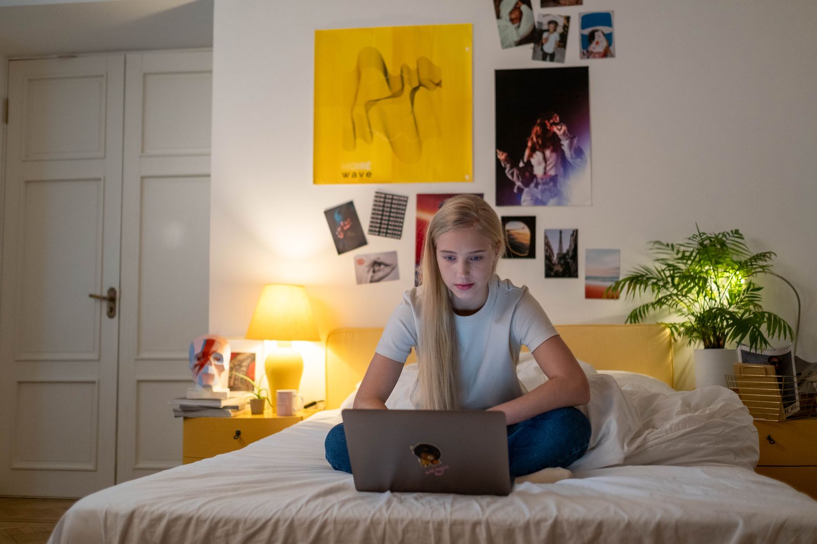 Teen Bedroom Lighting Setup